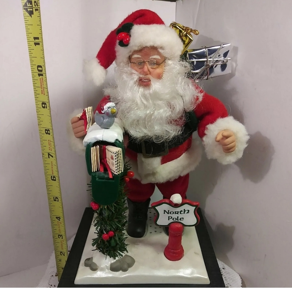 Holiday Scene "Santa At The North Pole Musical".